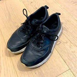 Nikes Black